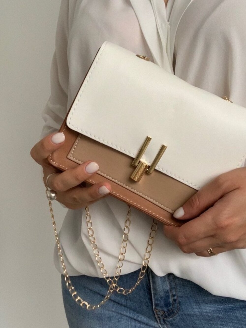 Crossbody milk brown bag with chain